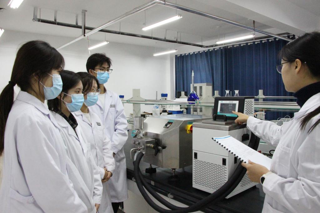 化妝品科學(xué)與技術(shù)專(zhuān)業(yè) 美麗與科技的完美融合